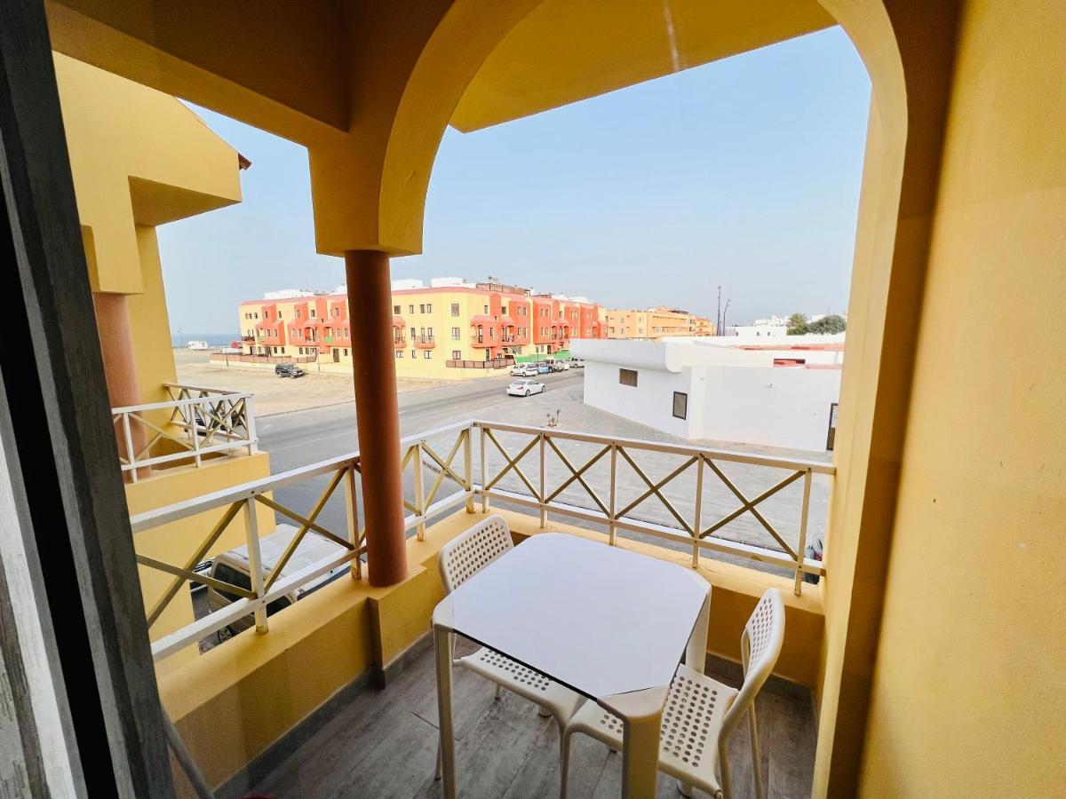 Modern Apartment With Sea Views In Коральео Экстерьер фото