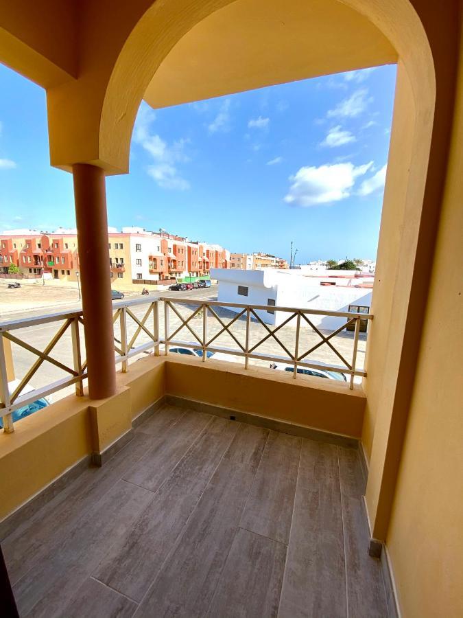 Modern Apartment With Sea Views In Коральео Экстерьер фото